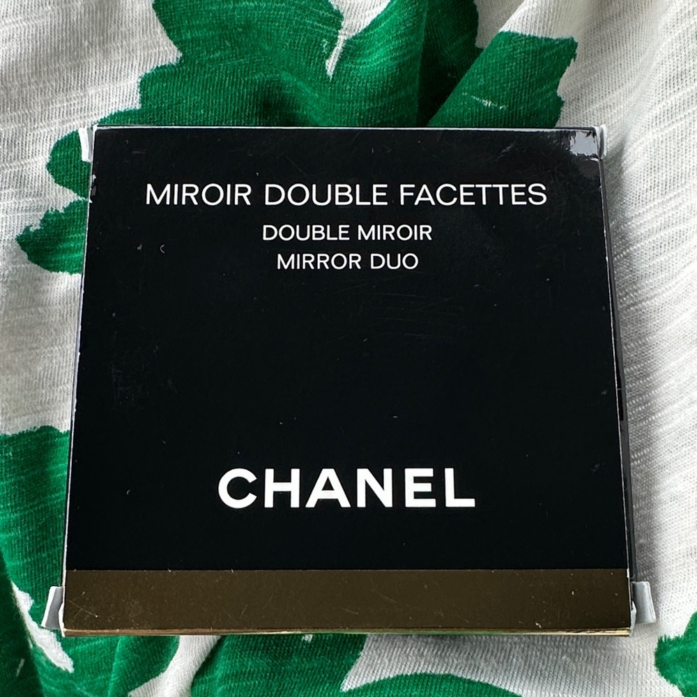 CHANEL Miroir Double Facettes in Black with Box